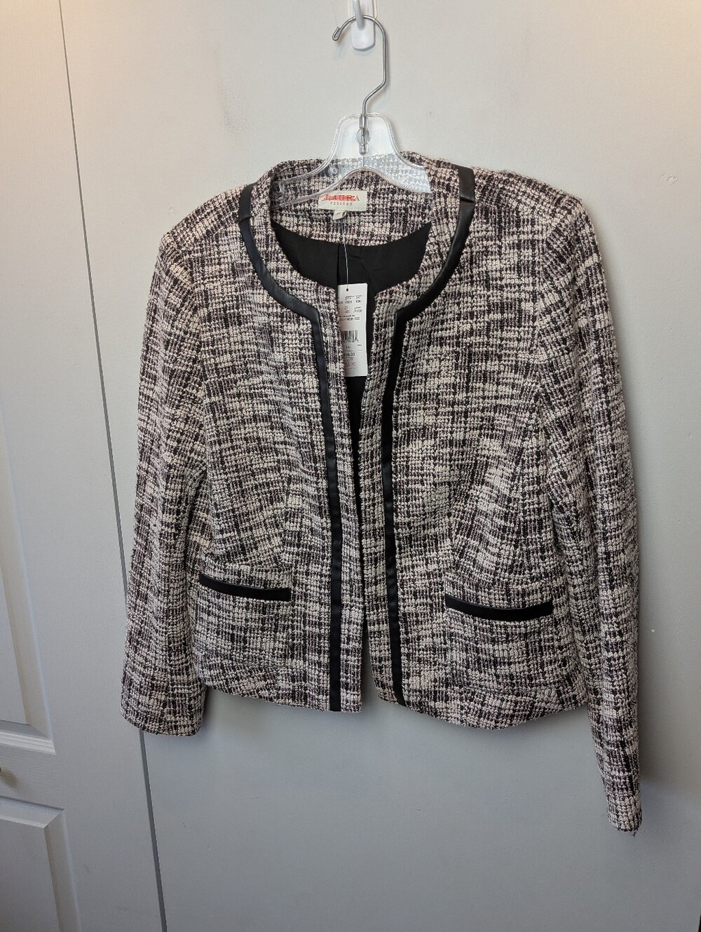 NWT LAURA Petites Women Blazer Size 14 Long Sleeves Pink White Colors Officewear